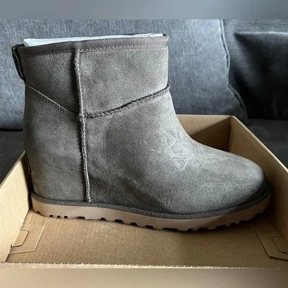 UGG Classic Femme Miniwedge Boots in Brown Size UK 4 (USA 6) NEW/NEVER WORN - Picture 3 of 8